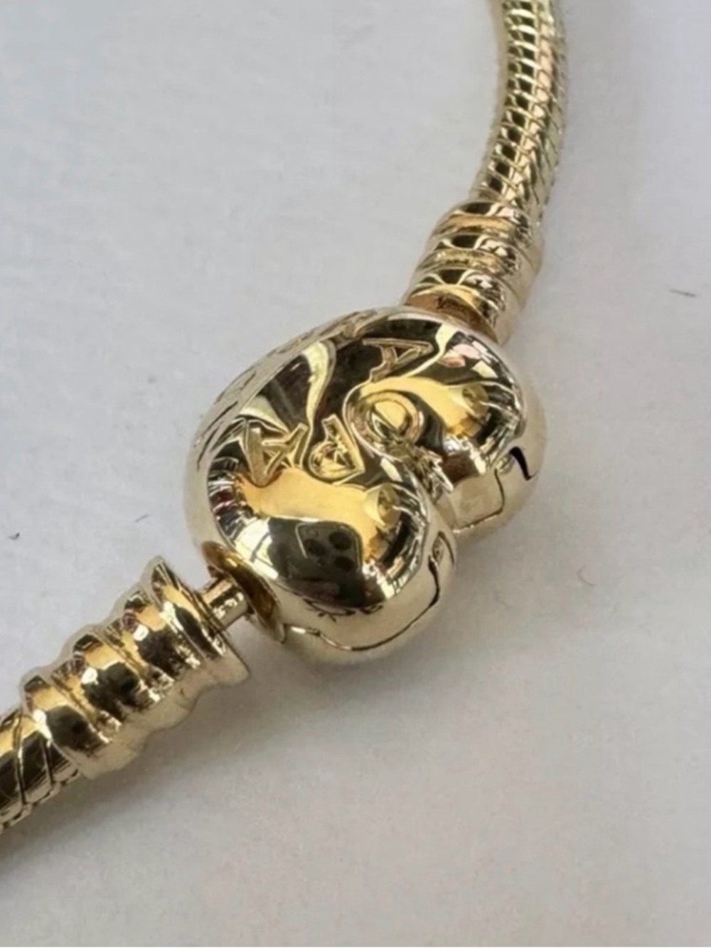 NEW❗️Authentic Pandora 14K Gold Moments Heart Clasp Snake Chain Bracelet 6.5 In - Picture 7 of 11
